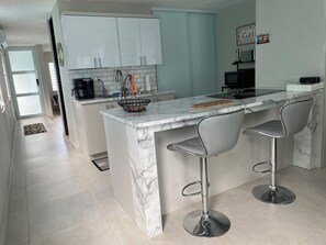 Microwave, stovetop - Charming 4-bedroom Oasis Home (Bayamon)