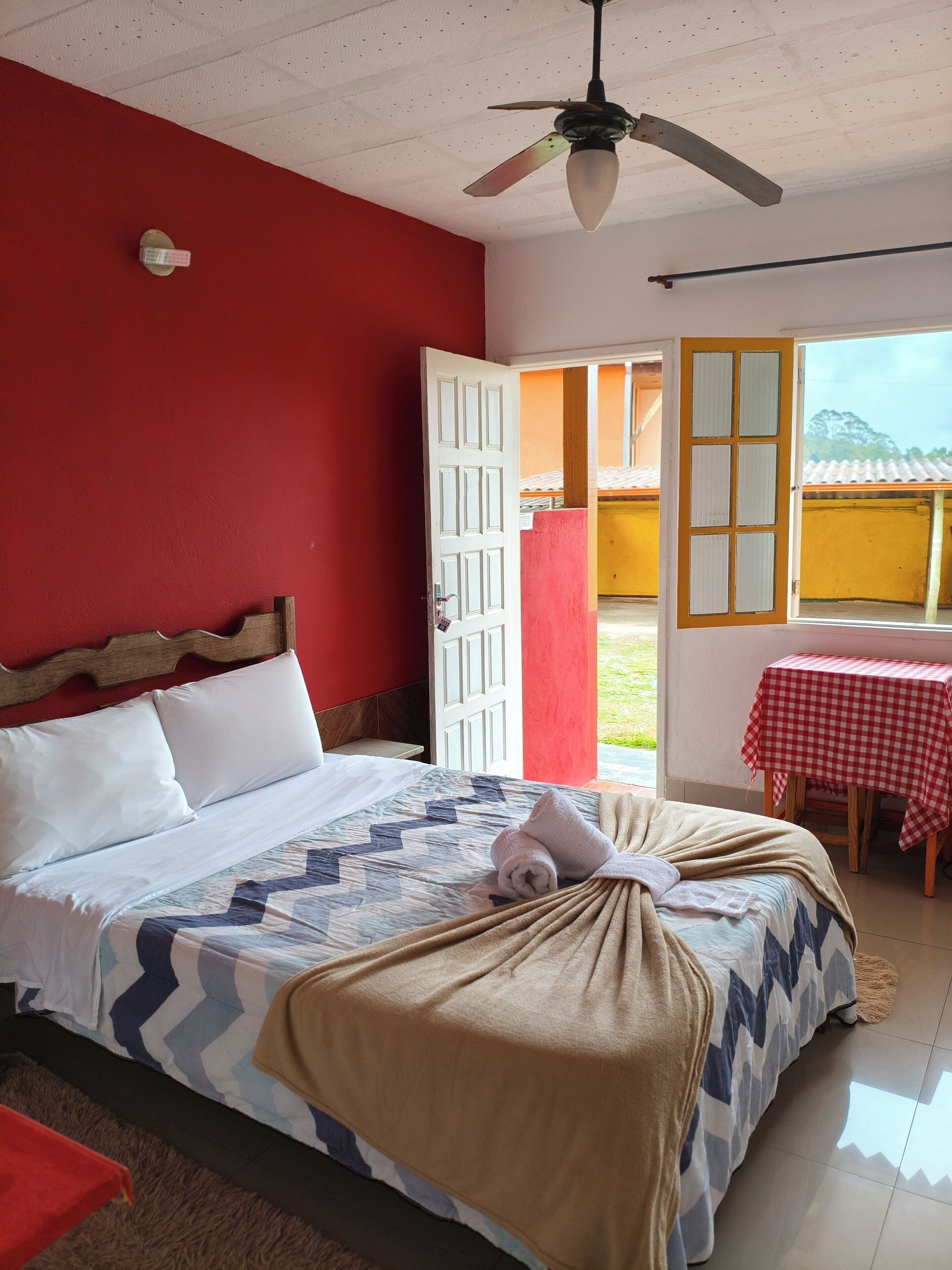 Quarto casal superior, sacada, vista para a montanha