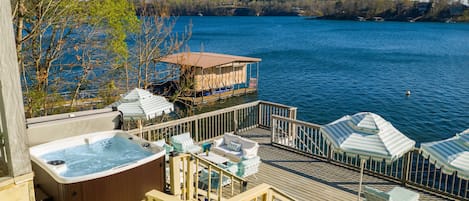 Tina de hidromasaje al aire libre