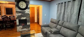 4-bedroom Entire home in Valley Stream NY, 10 Min to JFK Near Shopping & NYC