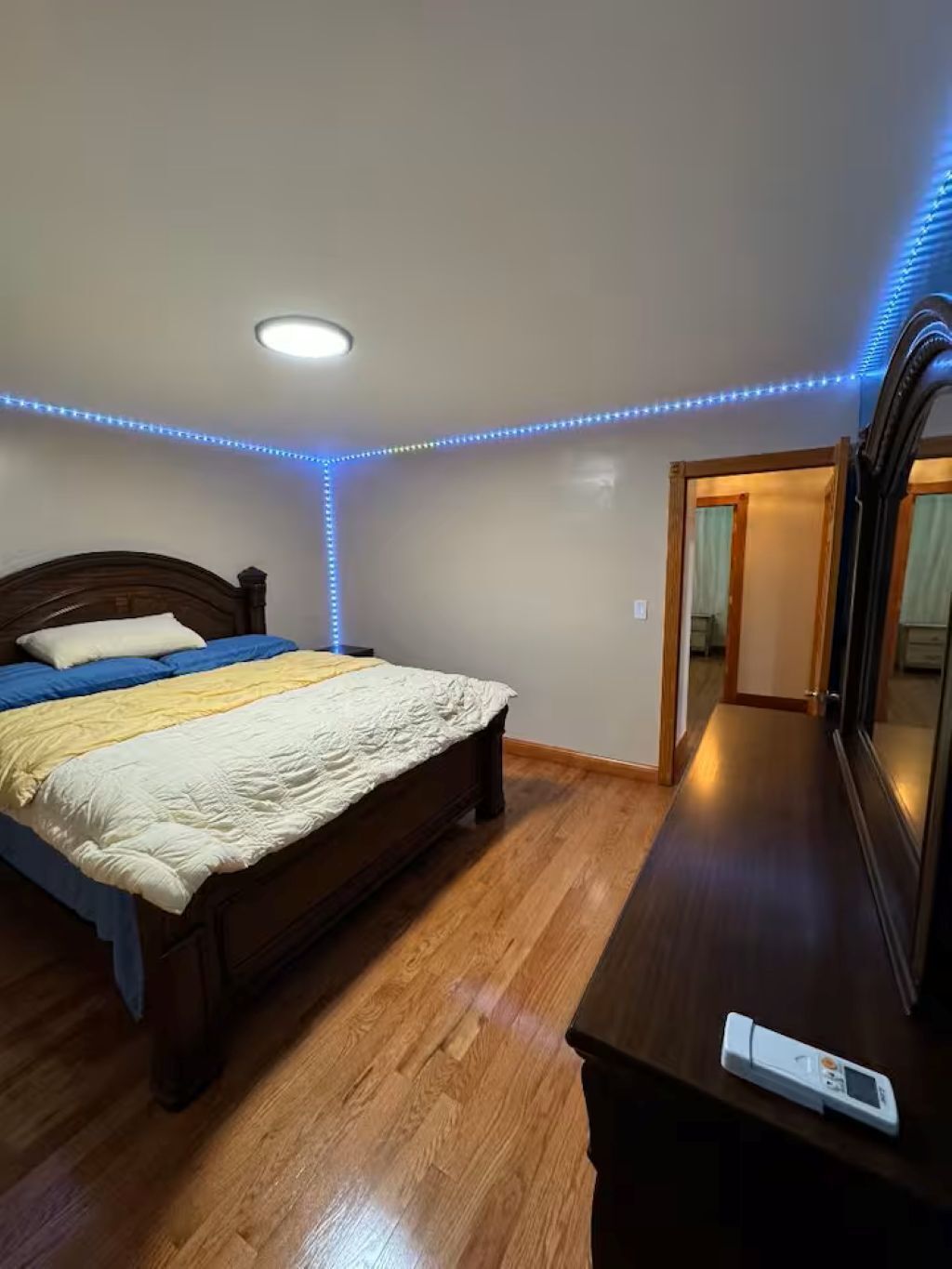 4 bedrooms, iron/ironing board, WiFi, bed sheets