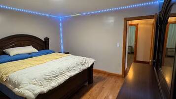 4 bedrooms, iron/ironing board, WiFi, bed sheets