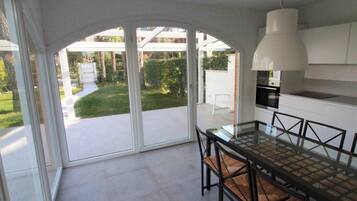 Villa, 3 camere da letto, patio, vista giardino | Interni
