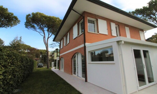 Villa, 3 Bedrooms, Patio, Garden View | Exterior