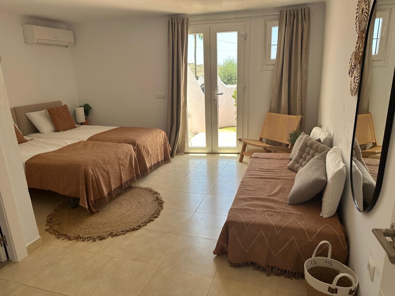 2 chambres, fer et planche à repasser, Wi-Fi, draps fournis