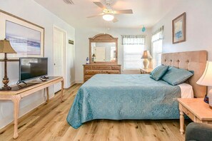 3 bedrooms, iron/ironing board, Internet, bed sheets - Steps to Quiet Beach, Fishing, Pets ok, Sleeps 10 (Gulf Shores)