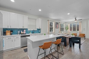 Fridge, microwave, stovetop, dishwasher - Longhorn III | Walk to UT • Moody Center (Austin)