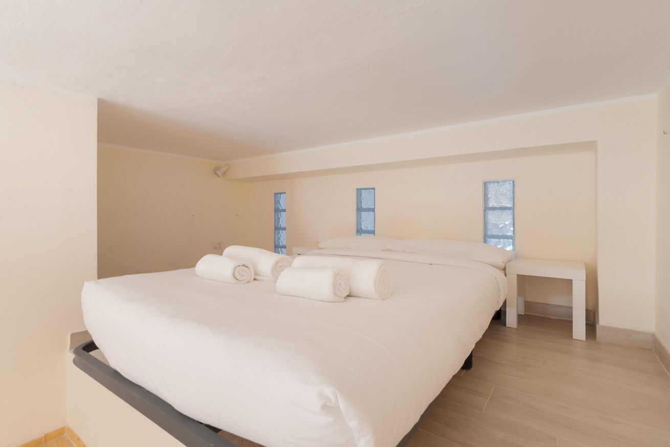 2 habitaciones y tabla de planchar con plancha 