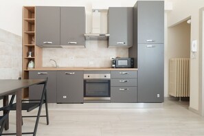 Fridge, microwave, dishwasher - GuestHost - Modern mezzanine studio apartment of 45 m2, ideal for up to 3 people, located on the ground floor of a building (1 step to access).The accommodation is located in the Forlanini area, bordering the large Forlanini Park and the village of Monlu (Milan)