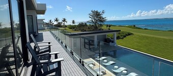 Seaside Villa - Brand New Modern Luxury 7 Bedrooms + 9 Bathrooms + Concierge