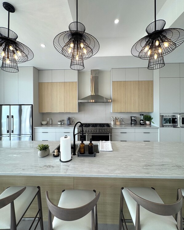 Private kitchen - Seaside Villa - Brand New Modern Luxury 7 Bedrooms + 9 Bathrooms + Concierge (Exuma)