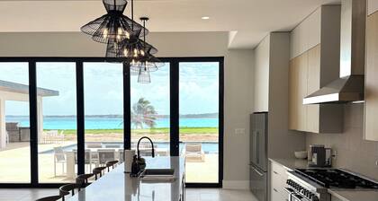 Seaside Villa - Modern Luxury 7 Bedrooms + 9 Bathrooms + Concierge