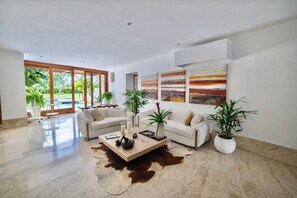 Interior - jjjjjjjjjjjjjjjjjjjjjjjjjjjjjjjjjjjjjjjjjjjjjjjjjjjjjj (Casa de Campo)