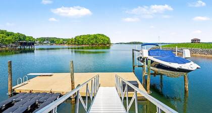 Lake Norman cottage with stunning views