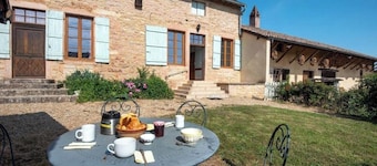 Quiet Maison de Maître in Burgundy with enclosed gardens. Pets welcome.