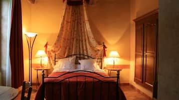 4 bedrooms, iron/ironing board, WiFi