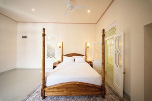 Gallery Room - Padmaraga (Galle)