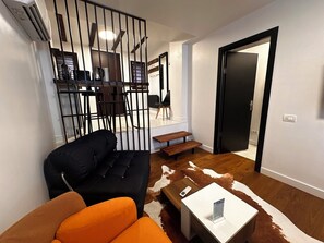 Smart TV - Cismigiu Ground Floor w Garden View Apartment (Bucharest)