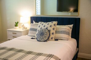 7 bedrooms, desk, iron/ironing board, travel cot - Boss Mode/Pickleball/Gameroom (Indio)