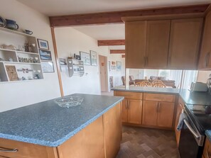 Fridge, microwave, oven, stovetop - Ocean View Retreat on 2 acres (Coos Bay)
