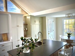 Dining - Bayou Texar East Hill Retreat - Pool, Hot Tub, Private Dock & Pool House (Pensacola)