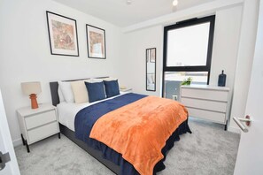 2 habitaciones, escritorio, tabla de planchar con plancha y wifi 