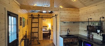 Cozy 2-bedroom cabin at Happy Ass Farm