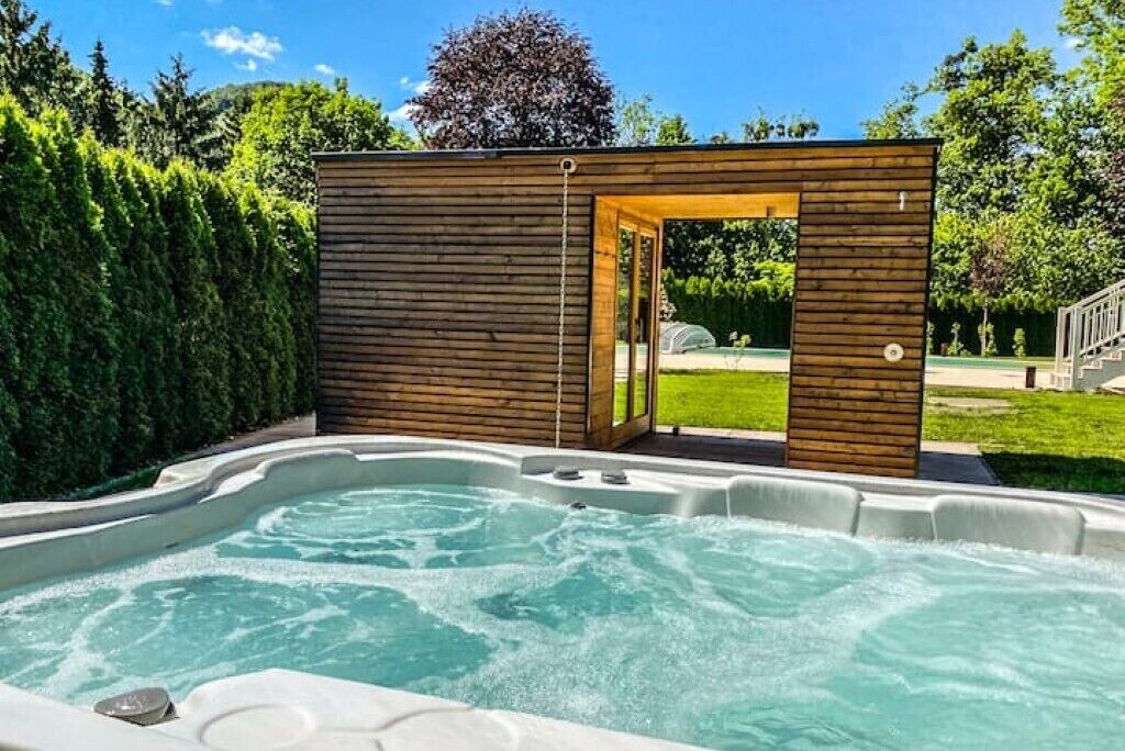 Bain à remous extérieur