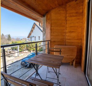 Outdoor dining - Chez Marina I T3 I Publier (Publier)
