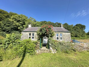 Exterior - Romantic Secluded Cosy Stone Cottage Beside the West Loch, Beautiful Argyll (Tarbert)