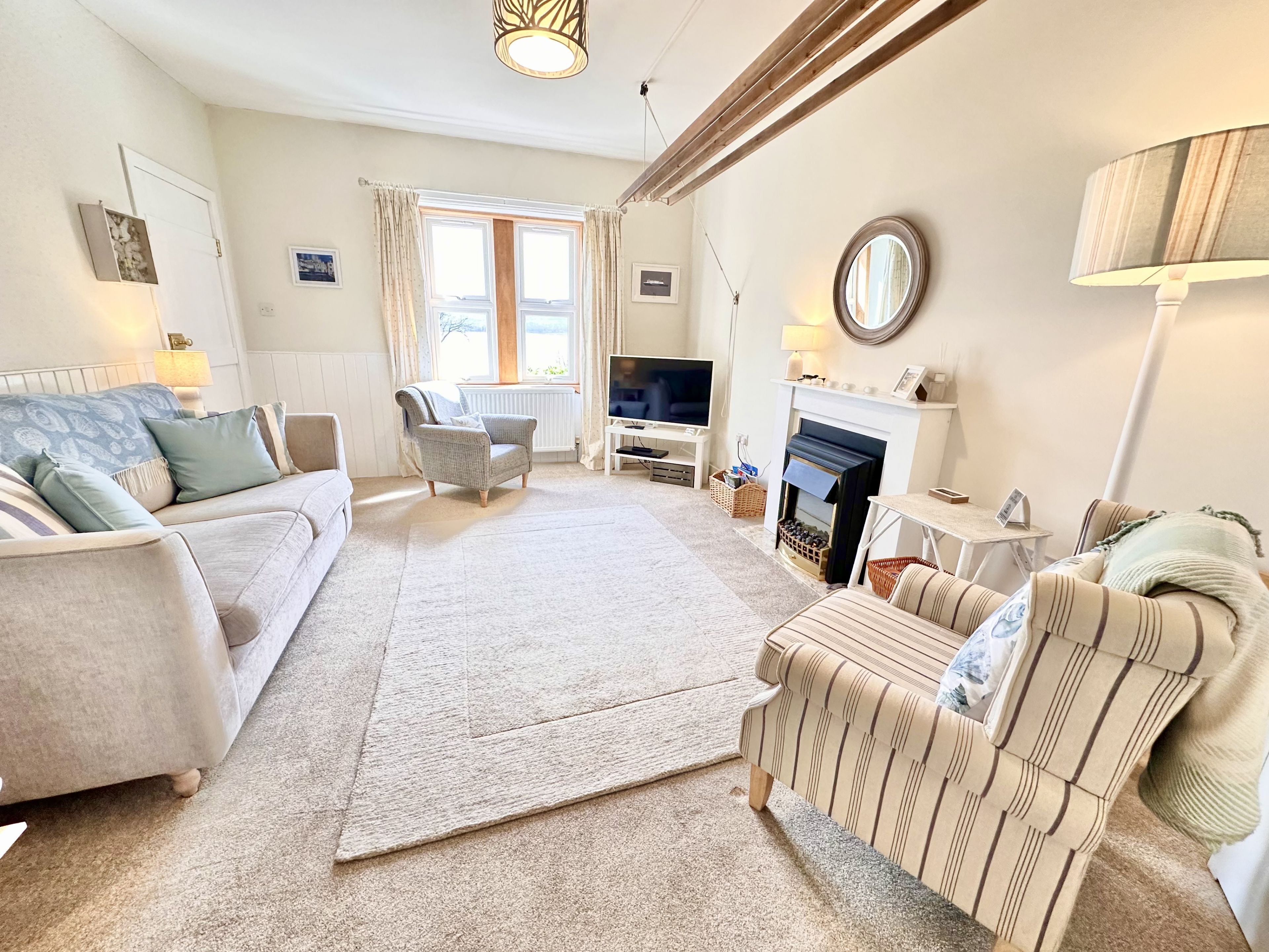 Romantic Secluded Cosy Stone Cottage Beside The West Loch, Beautiful Argyll - Tarbert