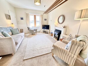 Smart TV - Romantic Secluded Cosy Stone Cottage Beside the West Loch, Beautiful Argyll (Tarbert)