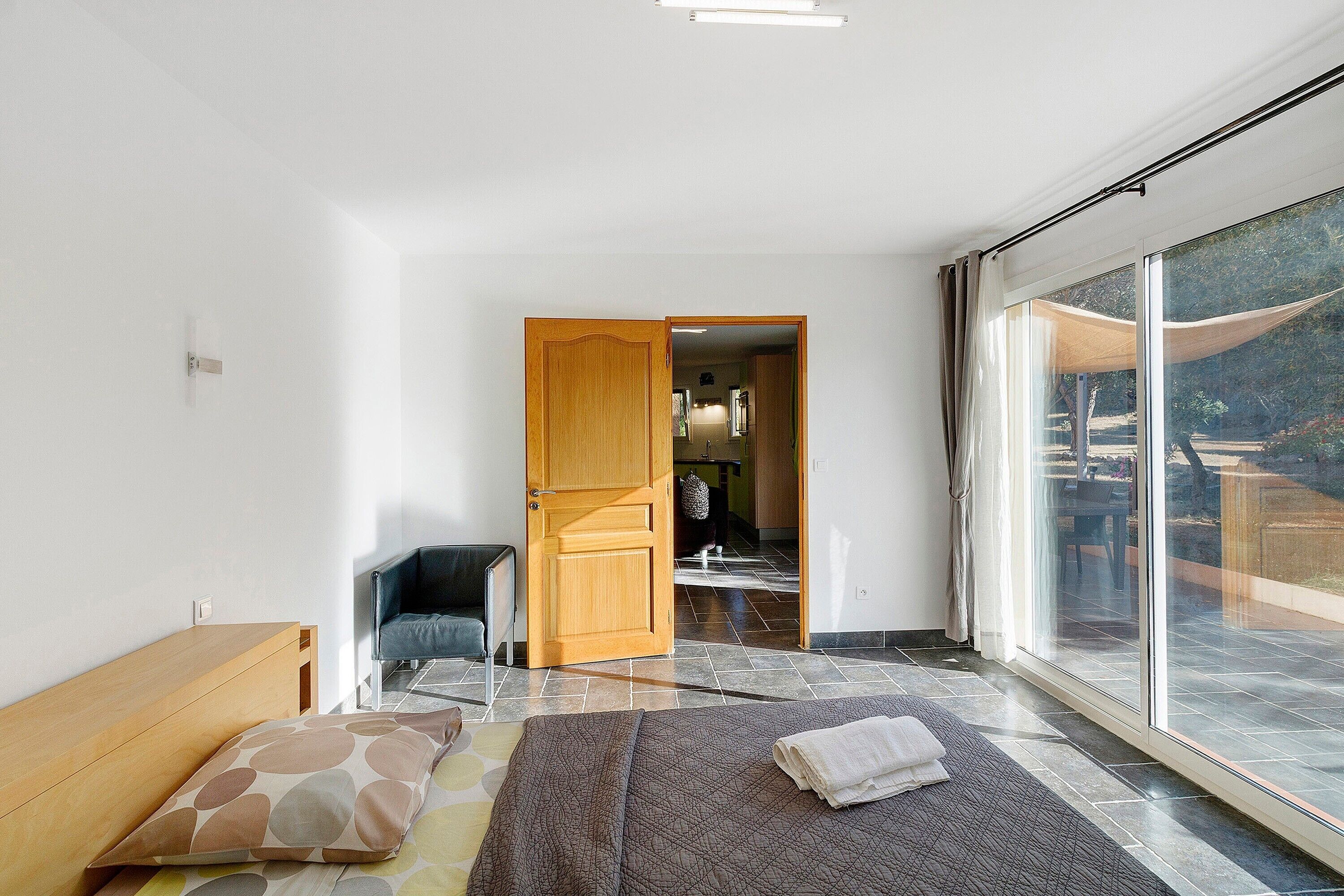 2 chambres, fer et planche à repasser, Wi-Fi, draps fournis
