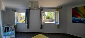 2 makuuhuonetta, silitysrauta/-lauta, Wi-Fi, vuodevaatteet