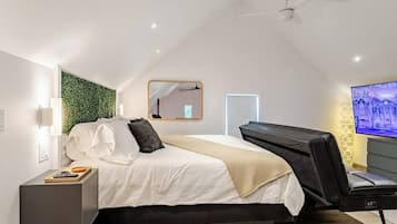 1 bedroom, in-room safe, iron/ironing board, free WiFi