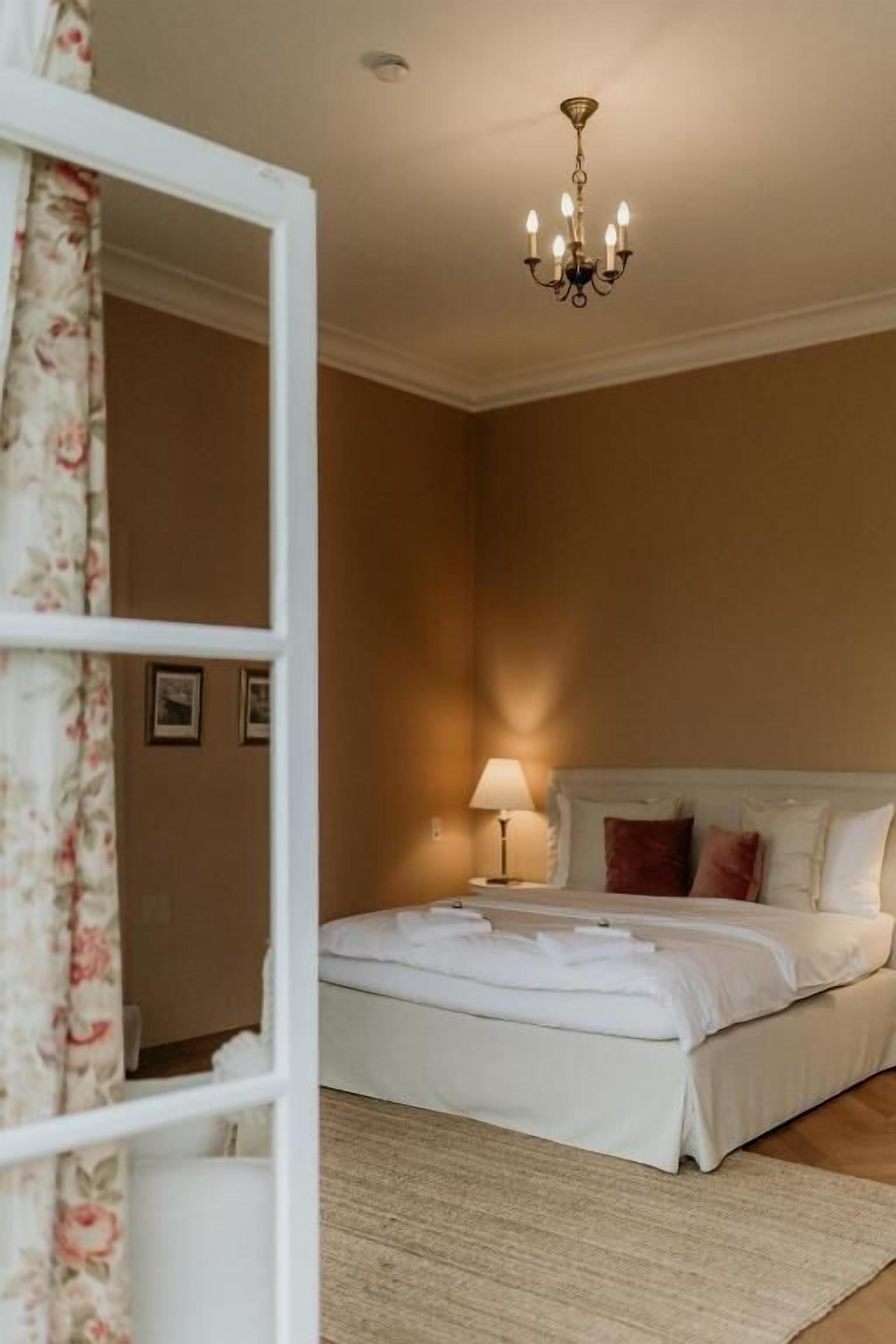 Deluxe Double Room, Balcony, Park View