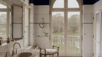 Deluxe tweepersoonskamer, balkon, uitzicht op park | Interieur