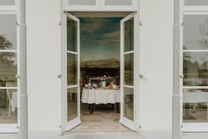 Outdoor dining - B&B Kasteel Den Tip (Arendonk)