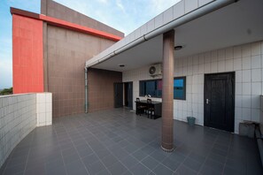 Outdoor dining - Beautiful furnished apartment in Cotonou - Akpakpa Sodjèatinmè (Cotonou)