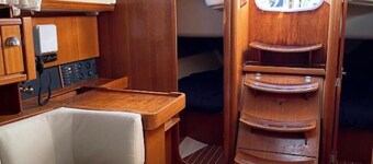 Magical nights on a sailboat in Baiona (Avalon II)