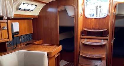 Magical nights on a sailboat in Baiona (Avalon II)