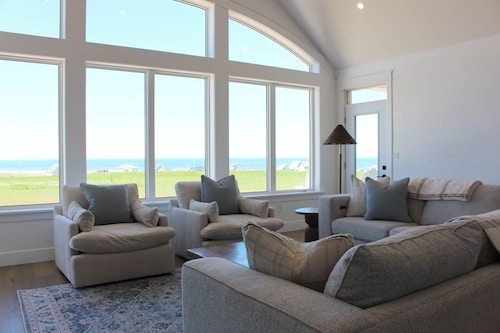 Oceanview Luxury Home- Steps to Cousin’s Shore Beach, Minutes To Kensington