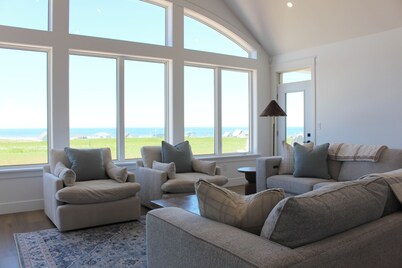 Oceanview Luxury Home- Steps to Cousin’s Shore Beach, Minutes To Kensington