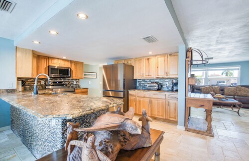 Gulf Harbors Retreat WATERFRONT 3 Bed /2 Bath