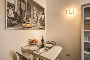 Dining - 2 minutes from Campo de Fiori - Cozy Apt - 4 PAX WiFi AC (Roma)