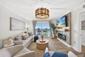 Smart TV, fireplace, video games - New~LuxBeachfront~BeachGear~Gym~HeatedPool~GameRm (Panama City Beach)