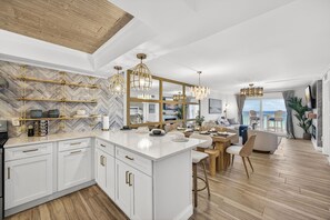 Dining - New~LuxBeachfront~BeachGear~Gym~HeatedPool~GameRm (Panama City Beach)