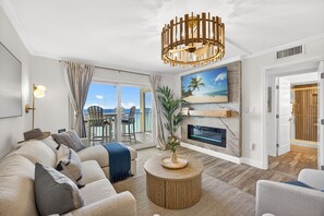 Smart TV, fireplace, video games - New~LuxBeachfront~BeachGear~Gym~HeatedPool~GameRm (Panama City Beach)