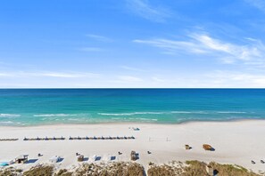 On the beach - New~LuxBeachfront~BeachGear~Gym~HeatedPool~GameRm (Panama City Beach)