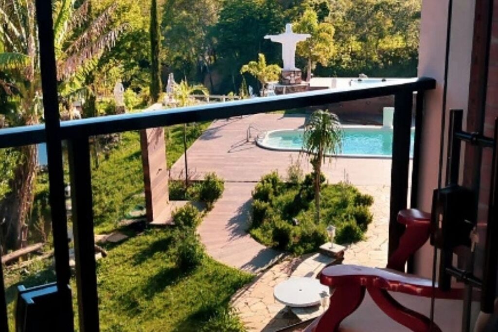 2 outdoor pools